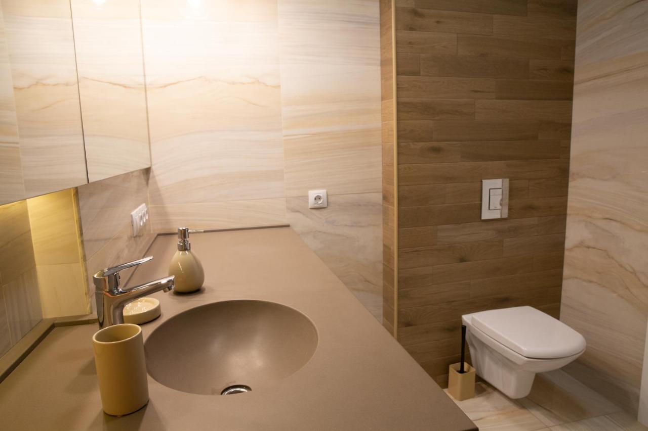 Comfortable Apartments French Quarter Акумулятори Світло Інтернет Завжди Киев Екстериор снимка