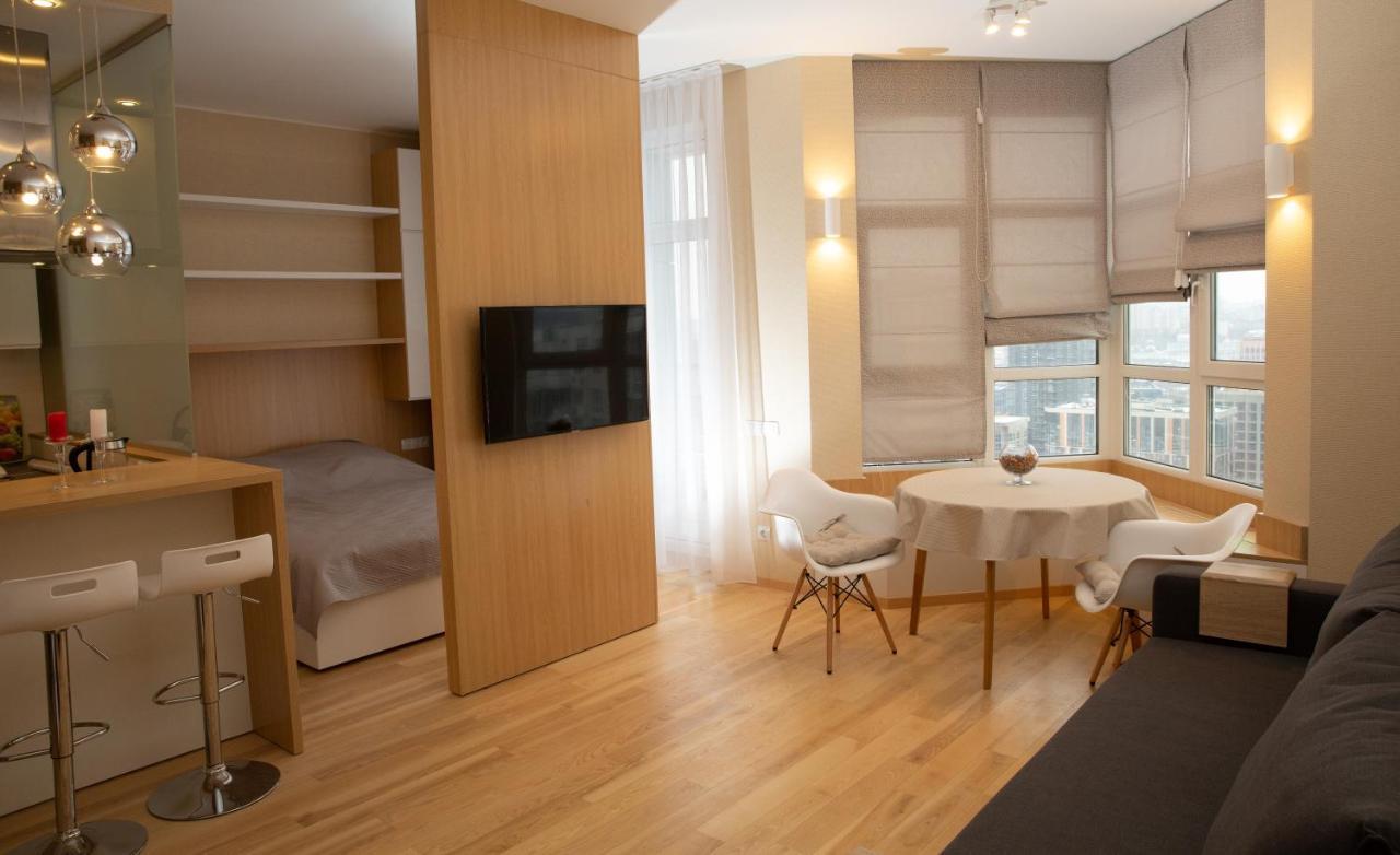 Comfortable Apartments French Quarter Акумулятори Світло Інтернет Завжди Киев Екстериор снимка
