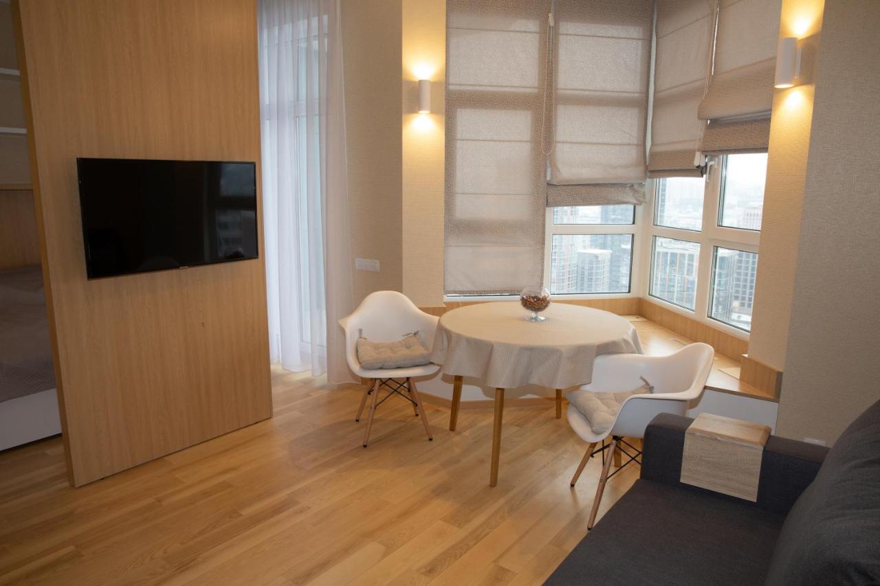 Comfortable Apartments French Quarter Акумулятори Світло Інтернет Завжди Киев Екстериор снимка