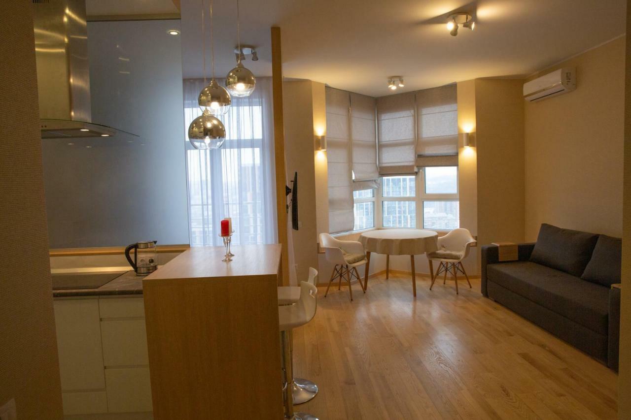 Comfortable Apartments French Quarter Акумулятори Світло Інтернет Завжди Киев Екстериор снимка